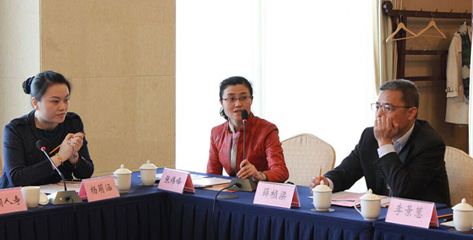 北京高校就业指导中心宣传推广部主任张伟峰回答企业提问